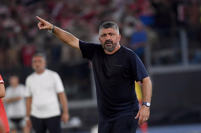 😨 NAUFRAGIO Lazio, confronto Gattuso-squadra: si valuta il passaggio alla difesa a tre!