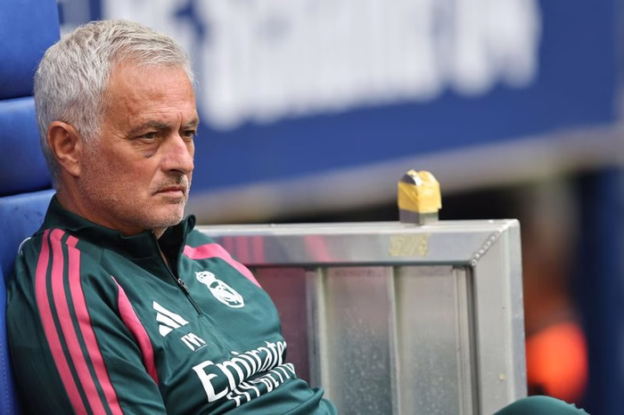 🤕 Mourinho: “Occhio nero? La Costa mi ha colpito con una pallonata mentre indossavo gli occhiali”