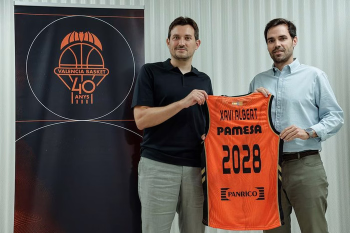 Xavi Albert, el nuevo entrenador del Valencia Basket deja de mirar al pasado: “No quiero que nos pongamos una tirita antes de empezar”