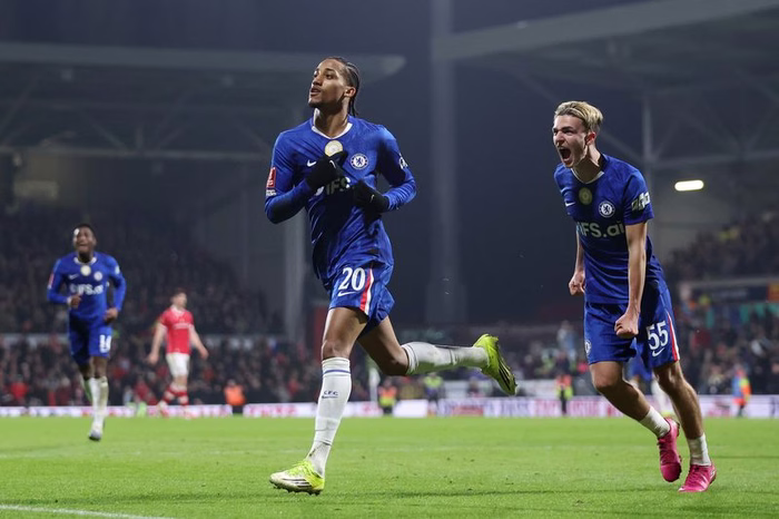 João Pedro renova com Chelsea até 2034 e assume a camisa 9