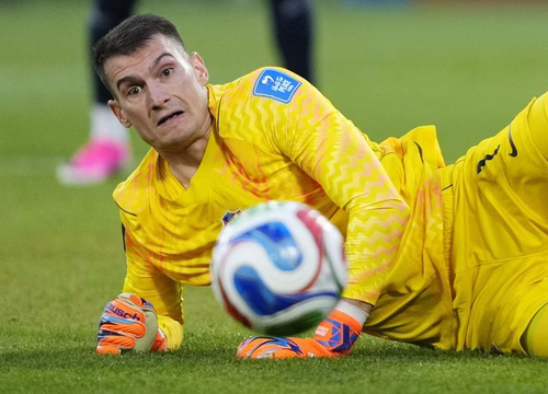 Livakovic no Barcelona: Clube avança por goleiro da Croácia