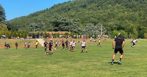 Rugby : À Chassiers, le LOU prépare sa saison au milieu des vacanciers