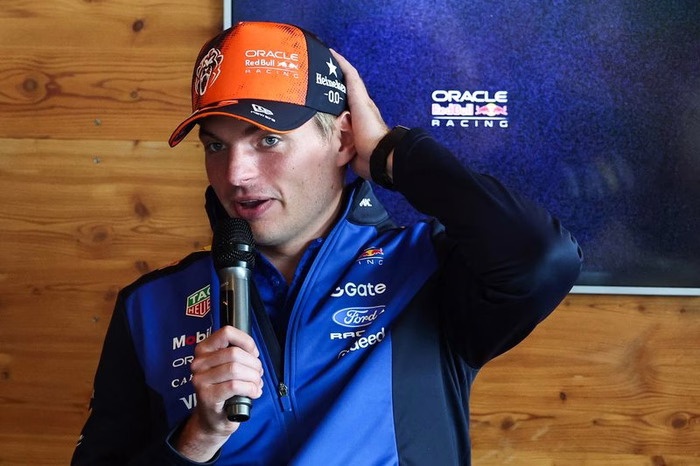 Verstappen diz que esteve mais perto de se aposentar da F1 do que de ir a outra equipe