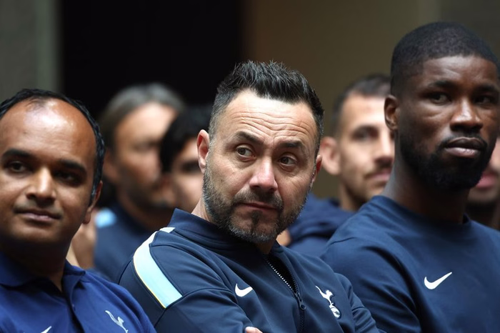 Tottenham, De Zerbi arrabbiato con Spence: il motivo