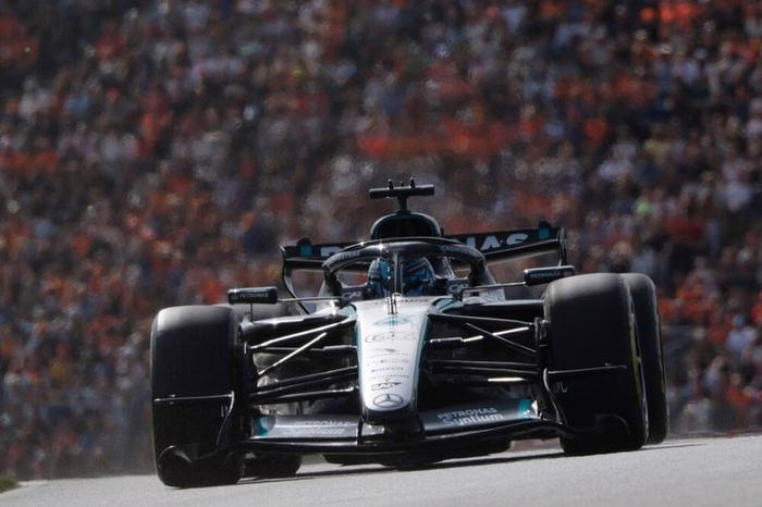 Russell in pole position per la Sprint di Zandvoort, Leclerc salva la Ferrari. Antonelli in terza fila