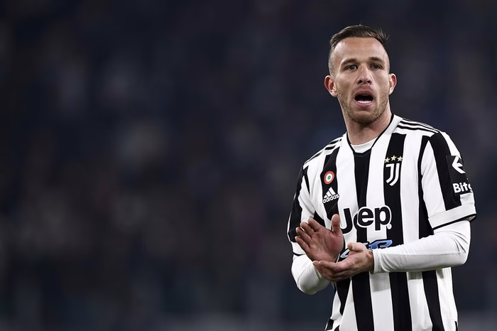 Arthur custou 31 mil euros por minuto jogado na Juventus; entenda