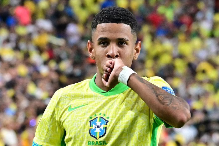 Imprensa britânica afirma que Tottenham contratou o brasileiro Savinho