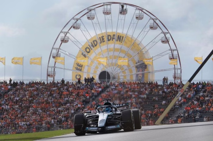Russell toma aire en un desastre de Sainz y Alonso