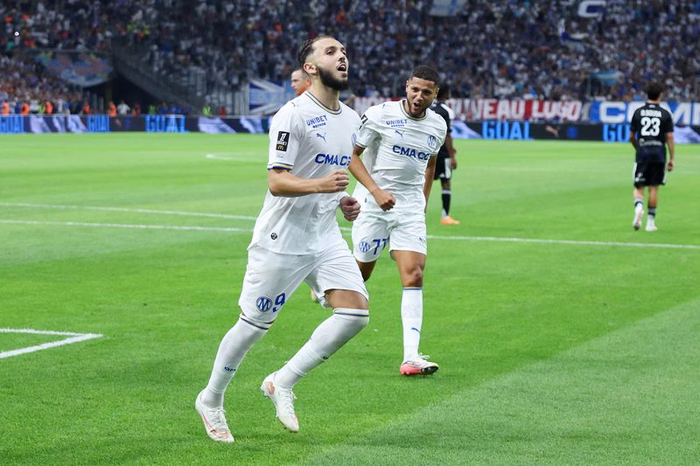 Marselha goleia Strasbourg e abre Campeonato Francês com vitória