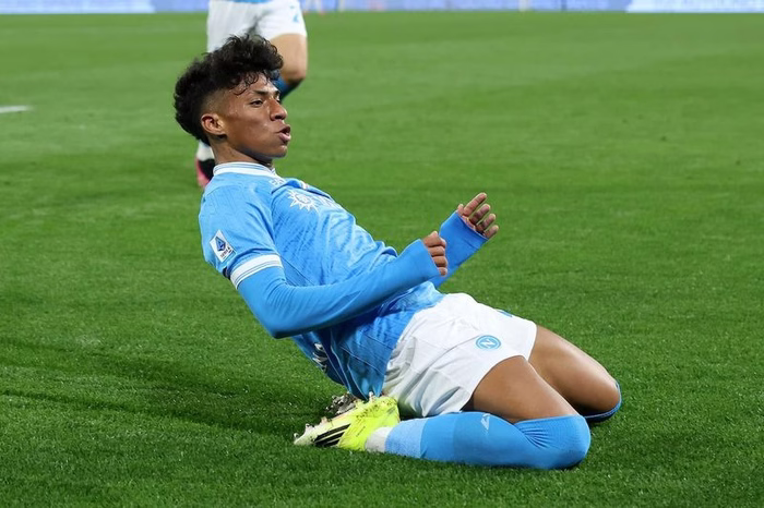 ⚔️ Le PROBABILI di Genoa-Napoli: Ostigard in ballottaggio, A. Santos dal 1′. La scelta su De Bruyne