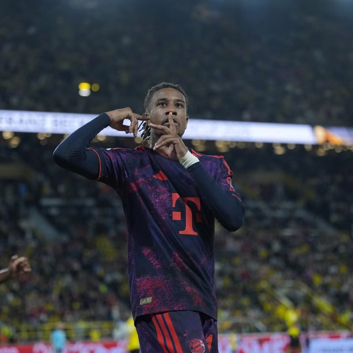 Com golaço de Olise, Bayern vence o Borussia Dortmund e é campeão da Supercopa da Alemanha; veja