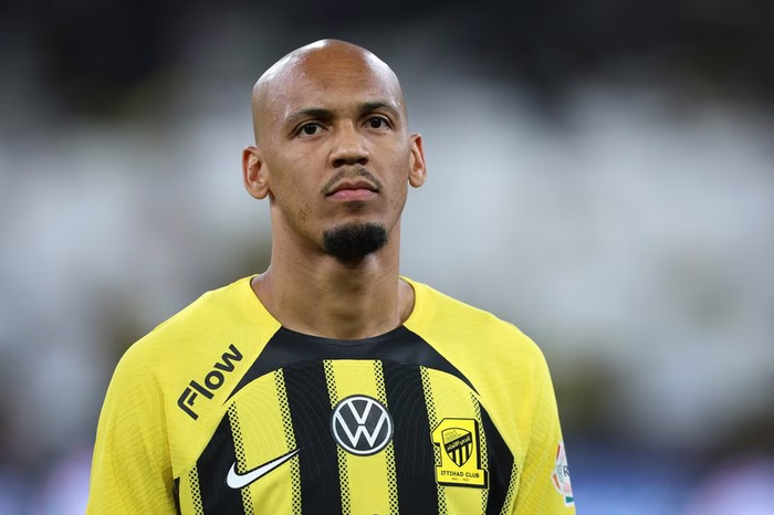 Fabinho no Trabzonspor: volante encaminha acerto com time de Salah
