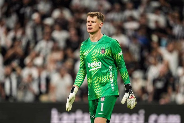 Neuer Rekord: Ex-Bayer Nübel wird bei Besiktas gefeiert