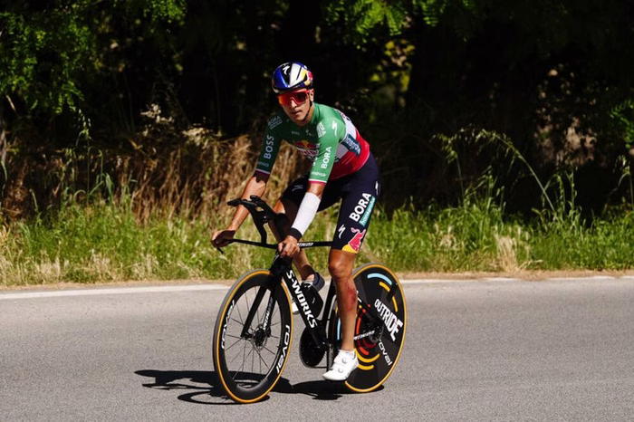LIVE Tour de l’Avenir 2026, tappa di oggi in DIRETTA: possibile arrivo per le ruote veloci