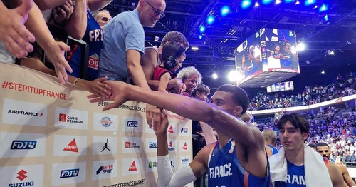 L'équipe de France de basket s'en sort au buzzer à l'Arena CO'Met face à la Serbie