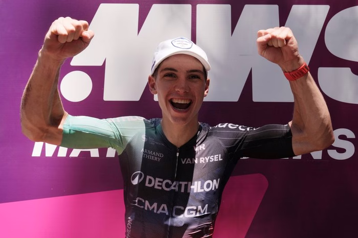 Tour de l’Avenir 2026: Sparfel beffa Negrente e Lorello. Finn perde secondi