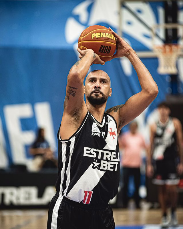 Marquinhos exalta base, mas alerta sobre nível de torneios do Brasil