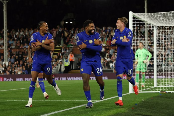 Chelsea vence Fulham com gol de João Pedro e estreia com vitória no Inglês