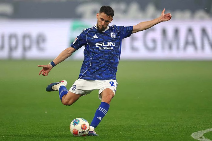 Schalke in Halle: Erstes Pflichtspiel, größte Fallhöhe