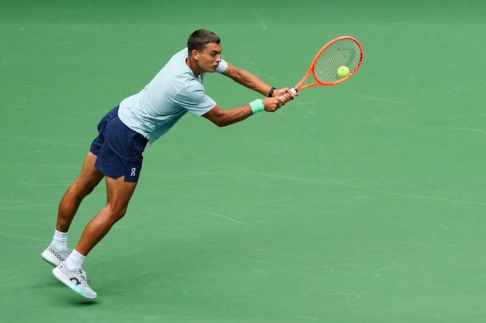 US Open 2026, Cobolli/Bencic piegano Zverev/Townsend e approdano ai quarti di finale
