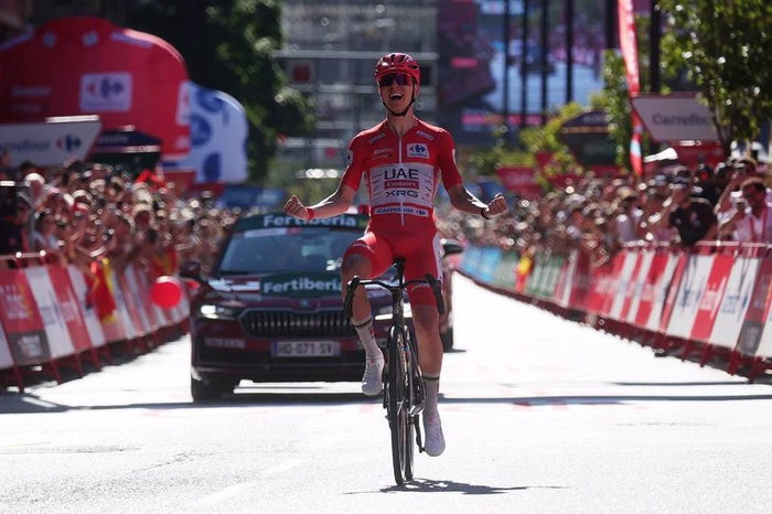 Pogacar rips up rulebook with stunning 50km solo ride to win Vuelta a Espana stage 4