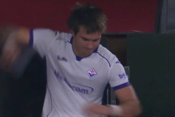 El gesto de fastidio de Franco Mastantuono tras la dura derrota sufrida con Fiorentina en su debut