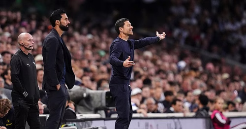 Xabi Alonso se impone a Arbeloa en el derbi de los amigos