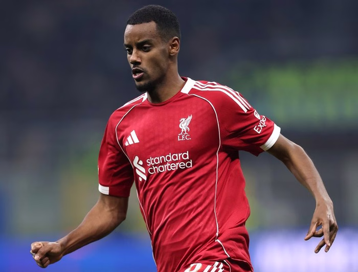 Alan Shearer feels Alexander Isak should have taken the penalty against Newcastle