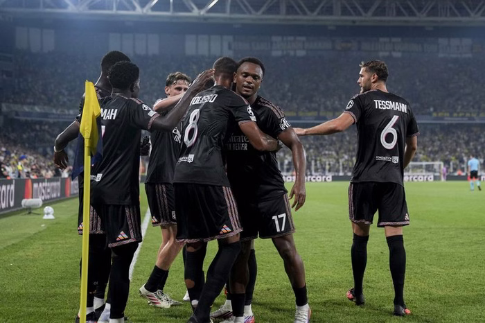 Openda : "Dès le début, je me suis senti à la maison à l'OL"
