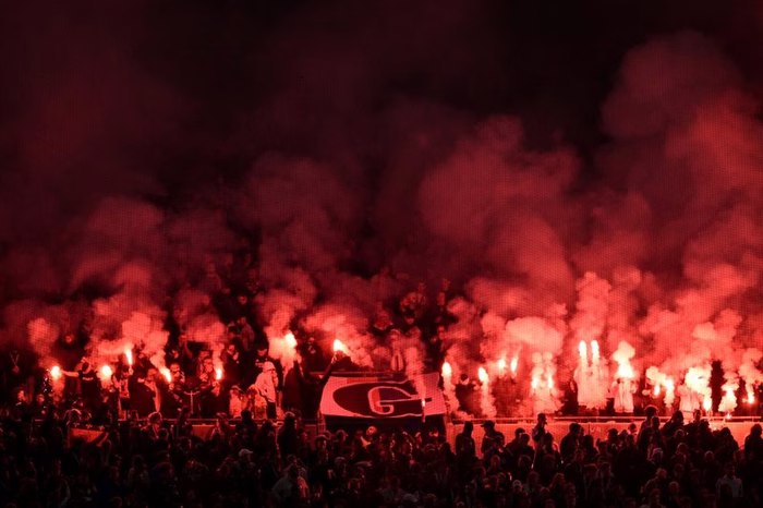 Fenerbahçe : la nuit des Turcs perturbée par des feux d'artifice