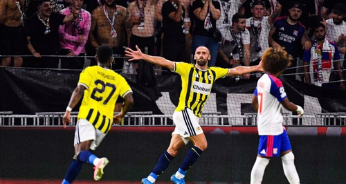 À la pause, l’OL en souffrance et provisoirement éliminé face au Fenerbahçe