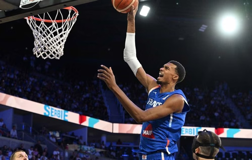 EN DIRECT France - Slovénie : A la pause, les Bleus s'amusent et régalent Bercy… Suivez le match