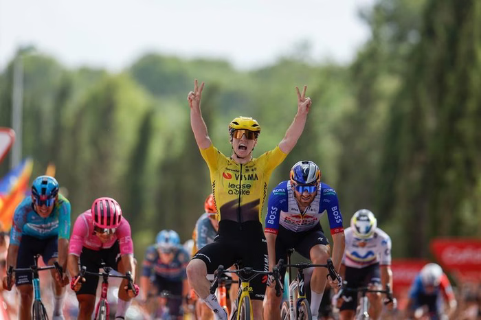 Brennan vuelve a rematar otra lanzadera perfecta del Visma en la Vuelta a España