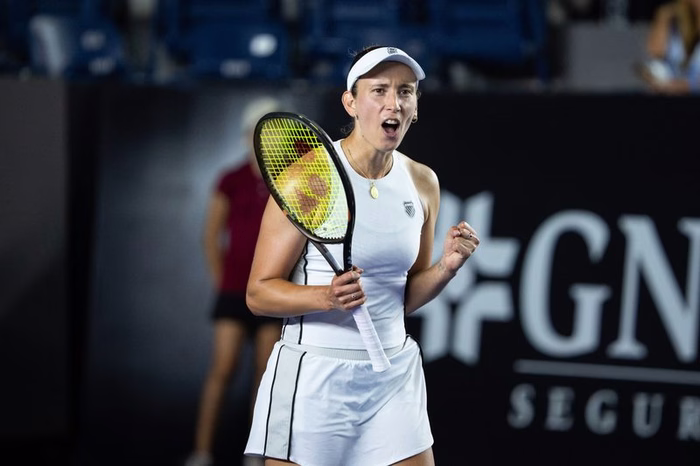 Mertens vence em três sets e faz quartas, Chwalinska é eliminada
