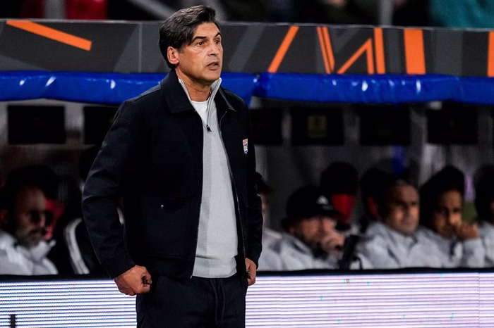 Técnico do Lyon reage: "Talvez seja porque sou um treinador de m..."