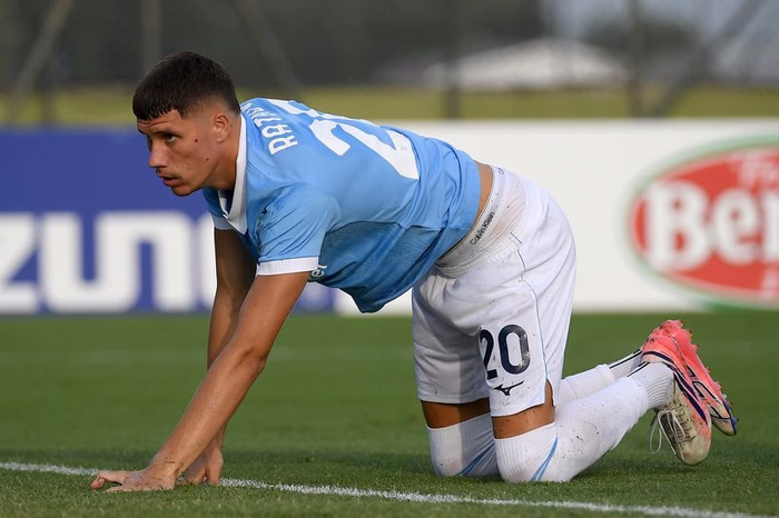 Lazio, come cambia l'attacco dopo l'arrivo di Pinamonti? Il Siviglia vuole Ratkov, mentre Dia