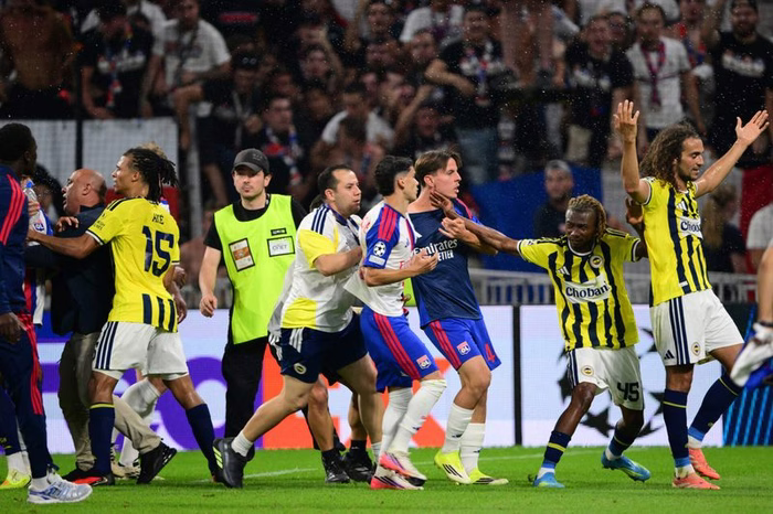 L'UEFA ouvre effectivement une enquête après OL - Fenerbahçe