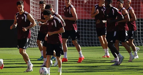 El Sevilla FC acerca posturas con el Olympiacos por Vargas y espera resolver su venta lo antes posible