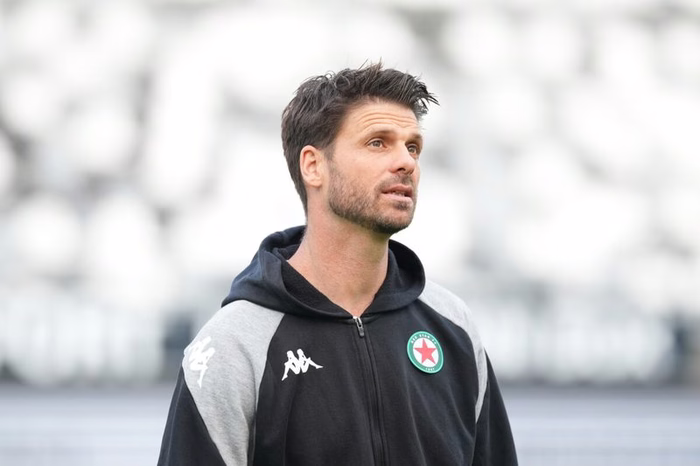 « Si je fais du Red Star à Nantes, je vais me tromper » Grégory Poirier évoque son style de jeu