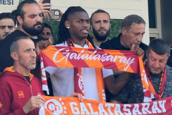 Milan, Leao è arrivato a Istanbul: il portoghese pronto ad iniziare la nuova avventura con il Galatasaray