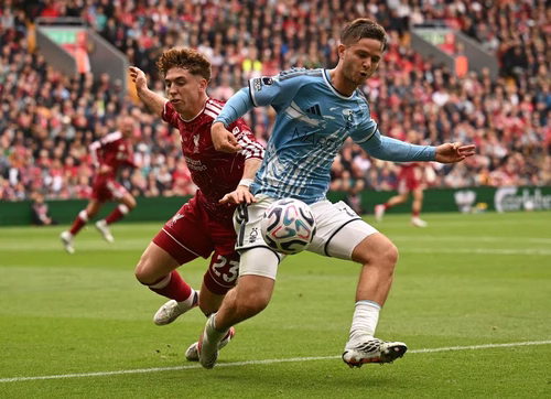 Liverpool empata com o Forest em casa e segue sem vencer no Inglês