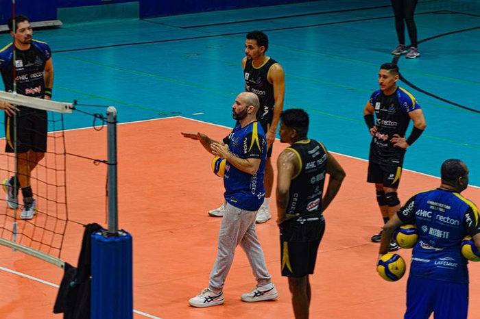 Bacilieri projeta evolução do Vôlei Itaquá no Paulista e mira vaga na semifinal