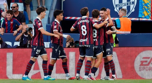 Levante goleia e Luís Castro vive maior vitória no clube de Valência