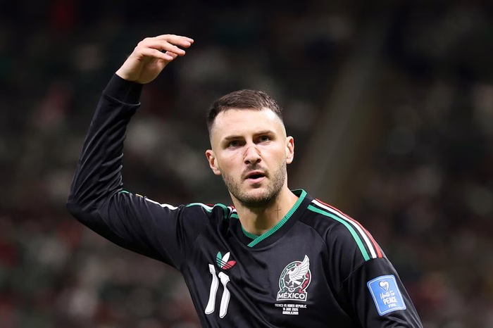 Milan, contatti in corso con il Porto per Giménez: trattativa alle battute finali