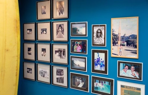Exposição reúne o design das pranchas de surfe com o design das obras de arte