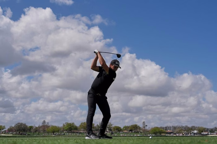 Il norvegese Hovland svetta in un serrato Tour Championship a 18 buche dal termine