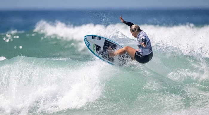 Surfista lusa Yolanda Hopkins nos `quartos` do Fiji Pro ao bater Gabriela Bryan