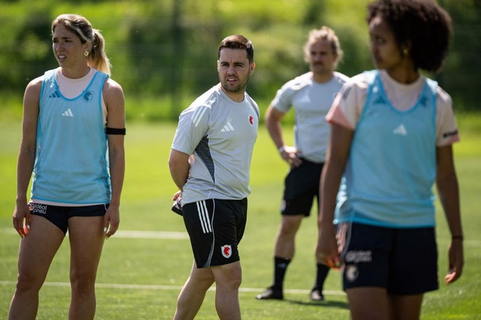 Giraldez (OL Lyonnes) : "Une montée en puissance durant l'été"