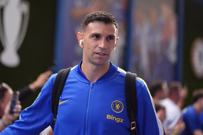 Emi Martinez makes Chelsea debut as Xabi Alonso omits duo against Brighton