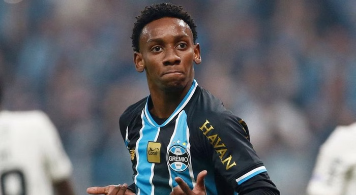 Grêmio anuncia que aceitou proposta do FC Porto pelo extremo Gabriel Mec